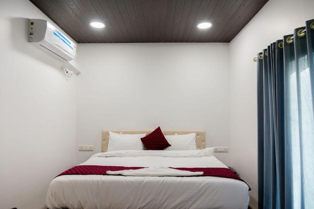 Mangozzz Magical World Hotel Panvel Exterior photo